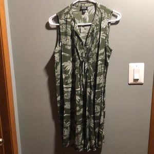 BRAND NEW WOMANS TOP SIZE MEDIUM! NWOT! SMOKE FREE HOME!